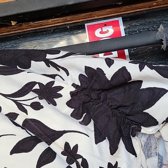 Floral Black and White Women's Dress - Picture 7 of 11